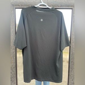 Men’s lulu lemon active tee